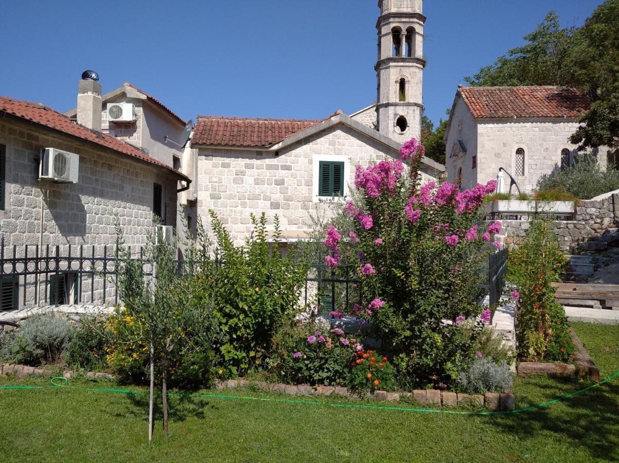 Guest House Dragutinovic Perast Eksteriør billede