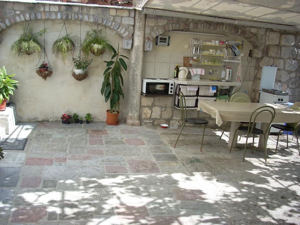 Guest House Dragutinovic Perast Eksteriør billede